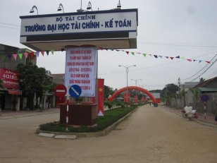 Cổng trường Đại học Tài chính - kế toán