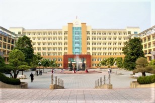 Khuôn viên của trường