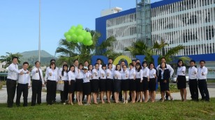 Các bạn sinh viên trong bộ ảnh kỉ yếu