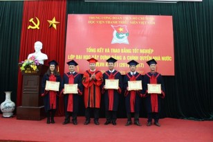 Lễ bế giảng và trao bằng cử nhân