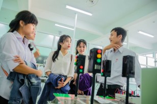 Tiết học thí nghiệm - QTB.HUENI