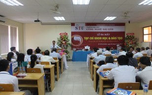 Lớp học rộng rãi được trang bị đầy đủ