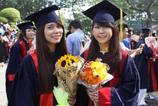 Các bạn sinh viên trong lễ tốt nghiệp