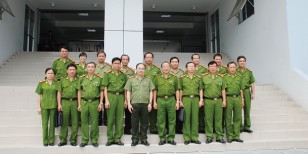 Cán bộ trường Đại học Cảnh sát nhân dân