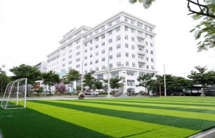 Sân bóng đá rộng lớn