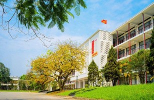 Đại học Bách khoa rợp bóng cây xanh