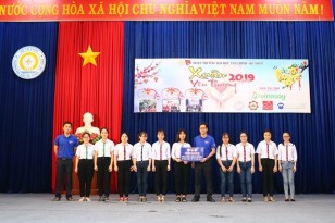 Lễ trao giải thưởng cho các bạn sinh viên