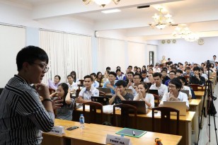 Lớp học rộng rãi được trang bị đầy đủ