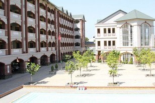Khuôn viên khang trang sạch đẹp