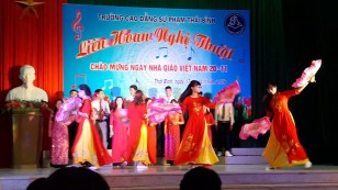 Cao đẳng Sư phạm Thái Bình biểu diễn văn nghệ