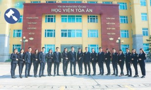 Các bạn sinh viên trong bộ ảnh kỉ yếu