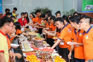 Canteen đông đúc là điểm dừng chân của các bạn sinh viên