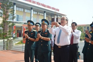 Lãnh đạo đến thăm HV Phòng không không quân