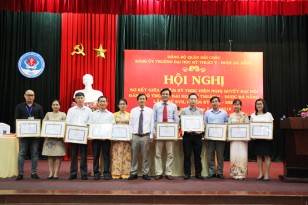 Lễ trao bằng và nhận giải