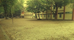 Một góc sân trường tại khu B
