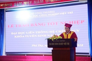 Lễ trao bằng tốt nghiệp của trường