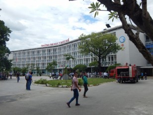 Sân trường - HCMP