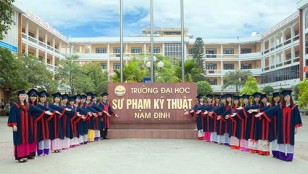 Các bạn sinh viên trong bộ ảnh kỉ yếu