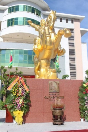 Biểu tượng quen thuộc của trường