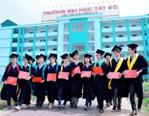 Các bạn sinh viên trong lễ tốt nghiệp