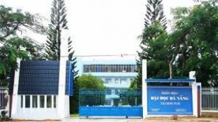 Cổng trường UDN