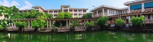 Khuôn viên của trường