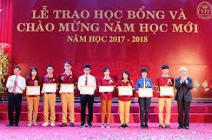 Lễ trao học bổng trường ĐH Võ Trường Toản