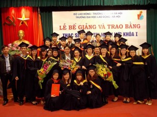Lễ bế giảng và trao bằng tốt nghiệp