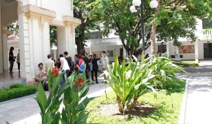 Khuôn viên của trường