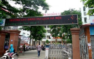 Cổng trường Cao đẳng Du lịch Hà Nội