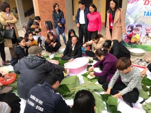 Lễ hội gói bánh chưng