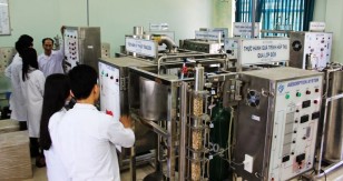 Phòng thực hành được trang bị đầy đủ máy móc