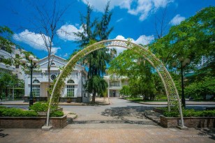 Khuôn viên của trường