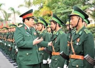 Lãnh đạo hỏi thăm các sĩ quan HVBP