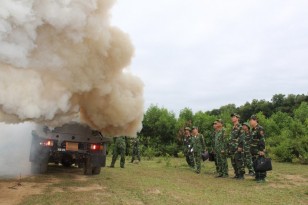 Buổi tập luyện của các Sĩ quan phòng hóa